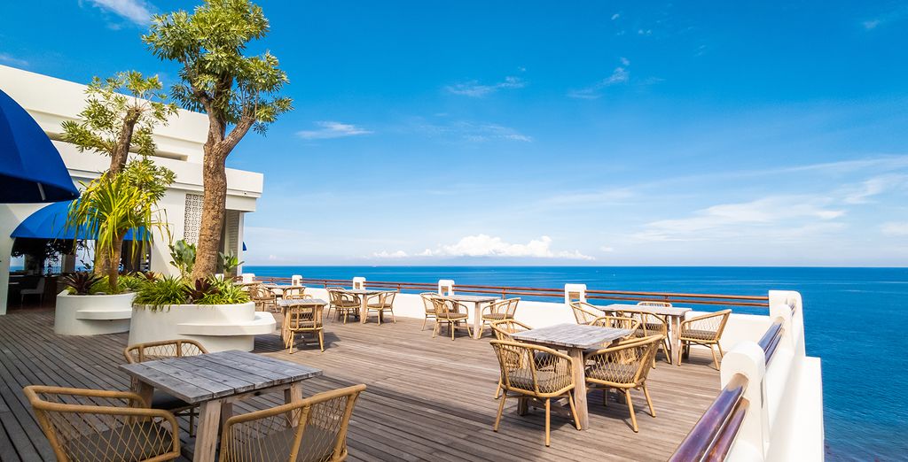 Dusit Thani Singapore 5*, Asvara Villa Ubud 5*, Royal Avila Boutique Resort 5* e Bali Beach Hotel Sanur 5*