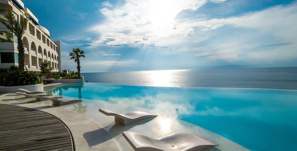 Dusit Thani Singapore 5*, Asvara Villa Ubud 5*, Royal Avila Boutique Resort 5* e Bali Beach Hotel Sanur 5*