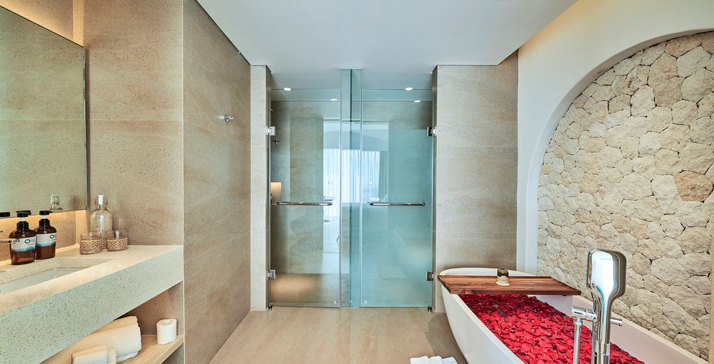 Dusit Thani Singapore 5*, Asvara Villa Ubud 5*, Royal Avila Boutique Resort 5* e Bali Beach Hotel Sanur 5*