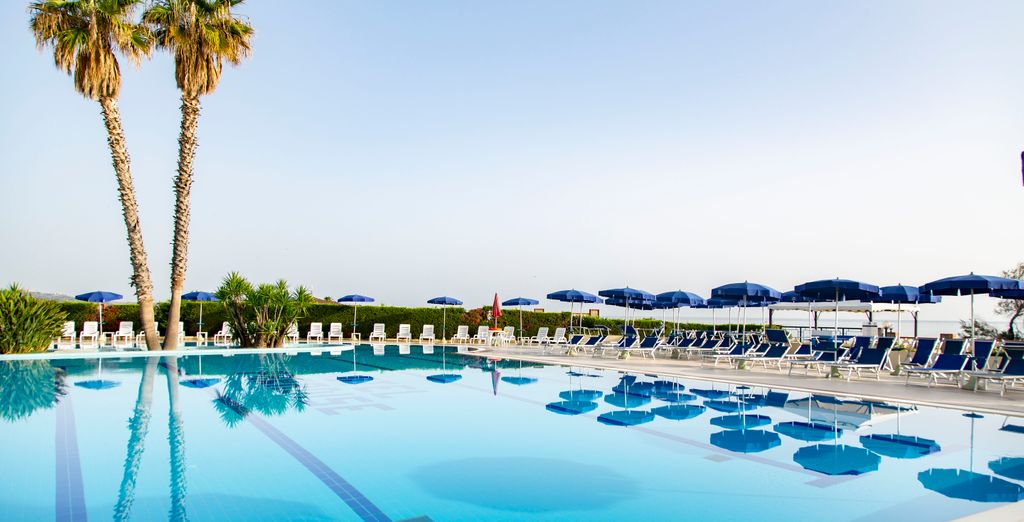 Hotel Village Paradise 4*