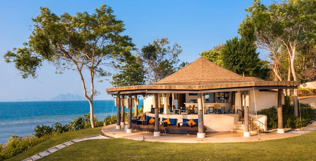 The Ritz-Carlton, Doha 5* e The Naka Island, a Luxury Collection Resort & Spa, Phuket 5*