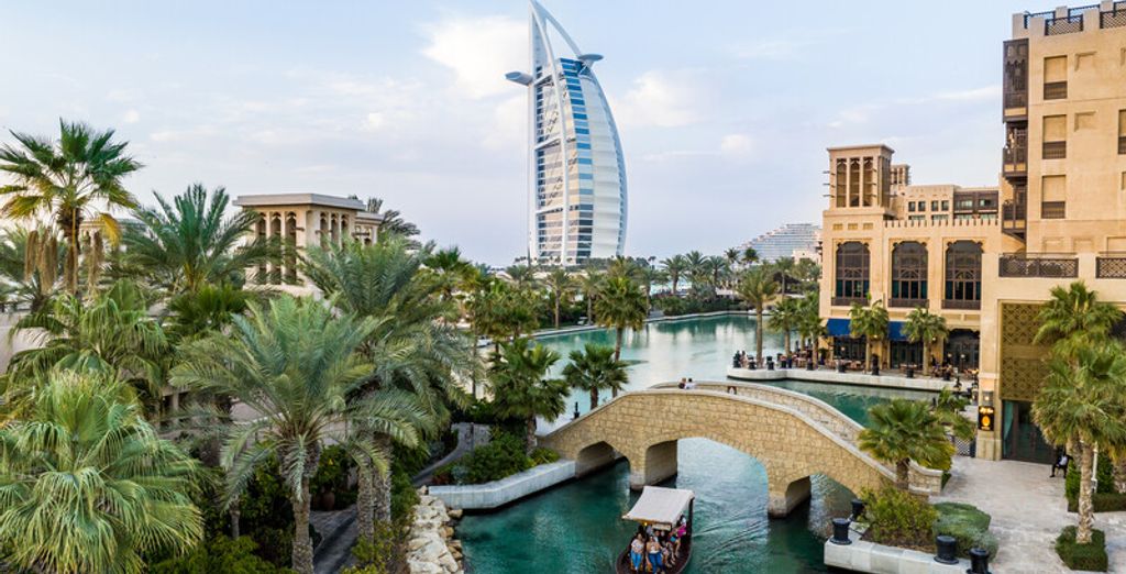 Mövenpick Bur Dubai by Accor 5* e Al Raha Beach Hotel 5*