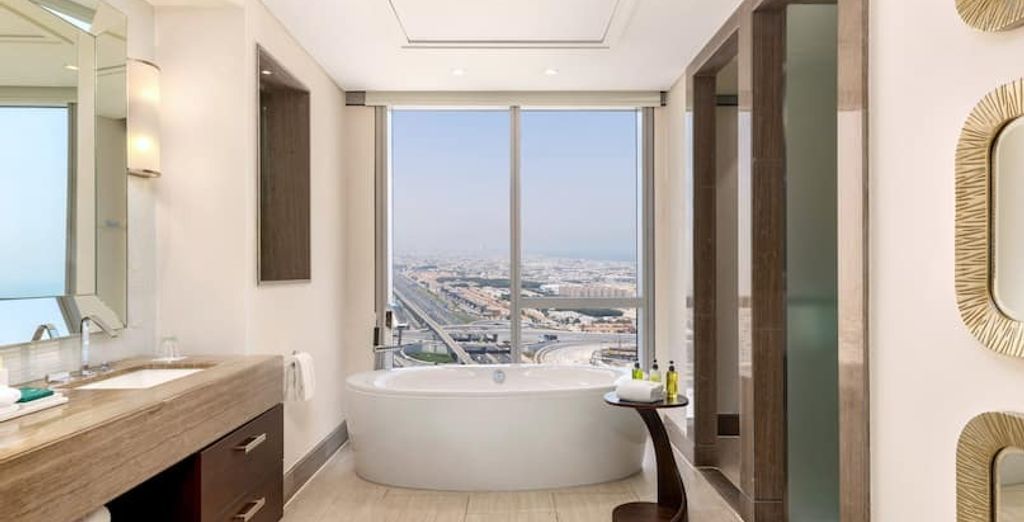 Hilton Dubai Al Habtoor City 5*