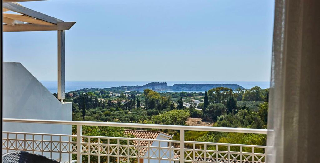  Gerakas Belvedere Luxury Suites 4*