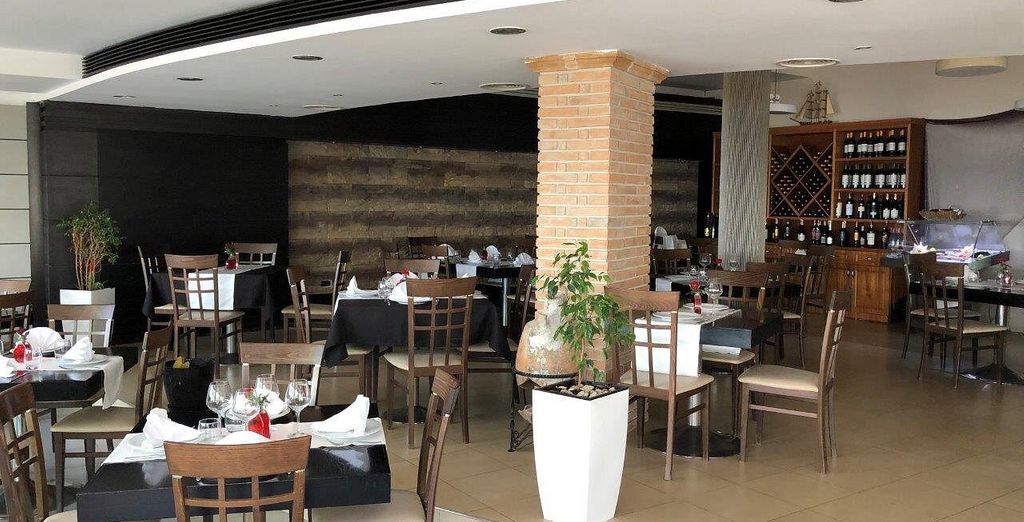 Apollon Hotel Saranda 4*