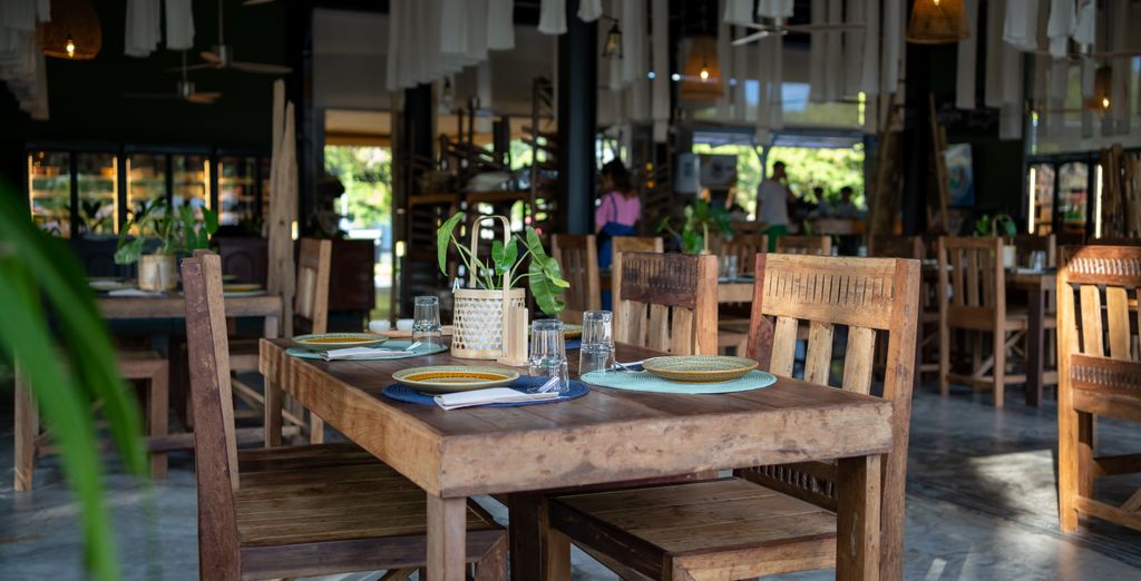 Cassia Phuket Bang Tao 5*, Phi Phi Harbour View Hotel 4* e Khao Lak Laguna 4* con possibile pre-estensione a Bangkok