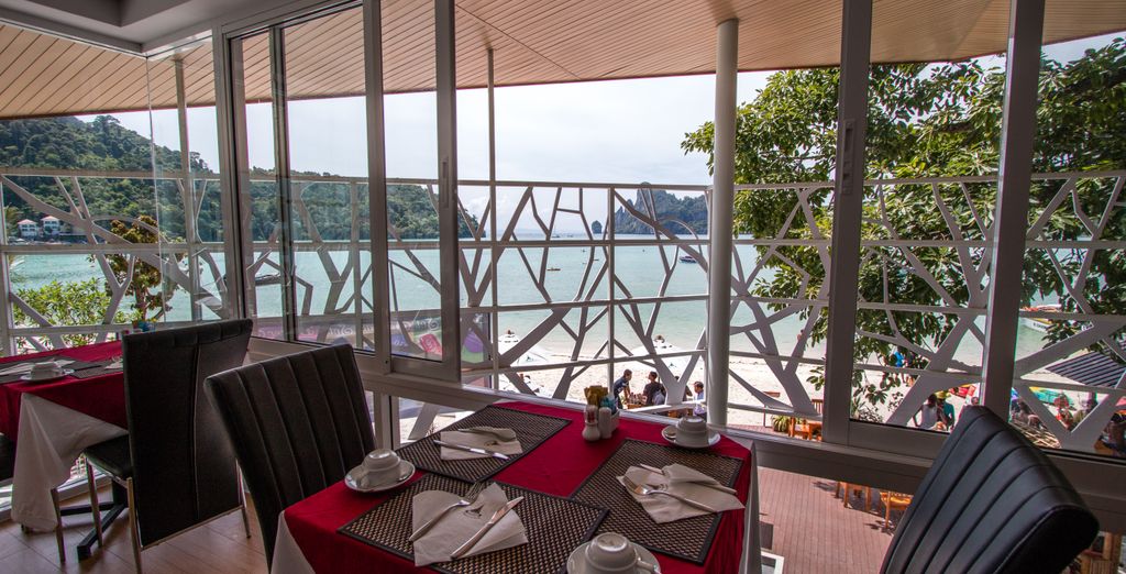 Cassia Phuket Bang Tao 5*, Phi Phi Harbour View Hotel 4* e Khao Lak Laguna 4* con possibile pre-estensione a Bangkok