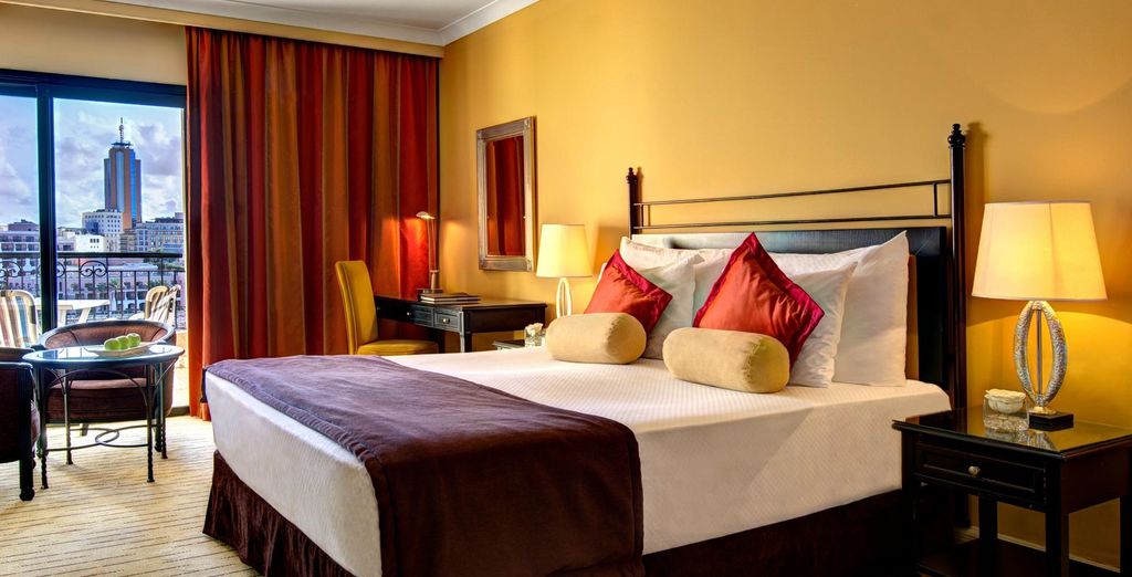 Hotel Corinthia St. George's Bay 5* 