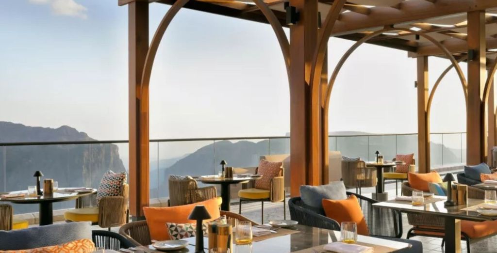 The St. Regis Al Mouj Muscat Resort 5* con possibile prolungamento all'Hotel Indigo Jabal Akhdar Resort & Spa by IHG 4*