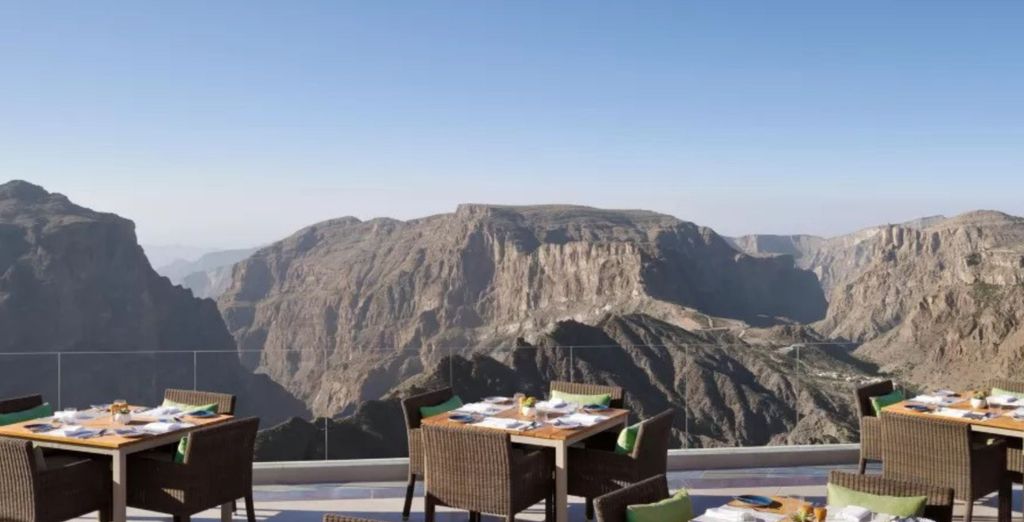 The St. Regis Al Mouj Muscat Resort 5* con possibile prolungamento all'Hotel Indigo Jabal Akhdar Resort & Spa by IHG 4*
