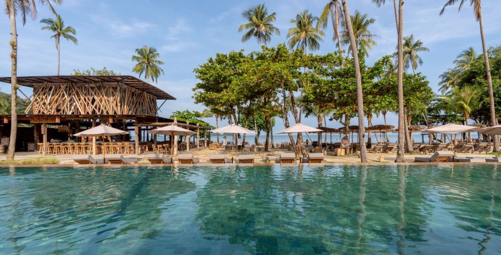 Mercure Bangkok Sukhumvit 11 4*, Dinso Resort & Villas Ko Chang, Vignette Collection by IHG 5* e eventuale soggiorno all'High Season Pool Villa & Spa 5*