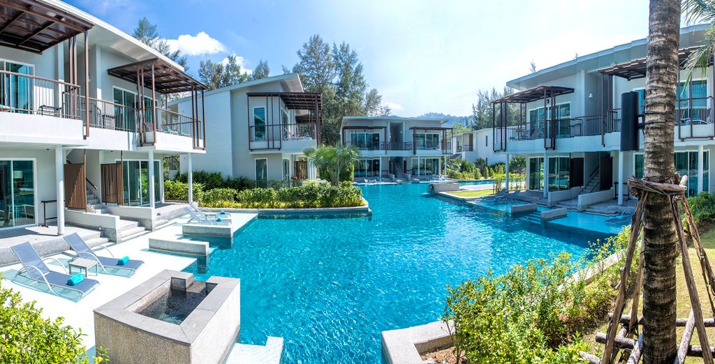 Combinado de 8 a 21 noches: Rawai Palm Beach Resort 4*, The Waters Khao Lak 4* y preextensión opcional en Bangkok