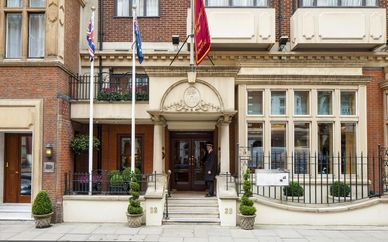 Knightsbridge Apartments @ The Capital 5*