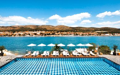 Brown Beach House 4*