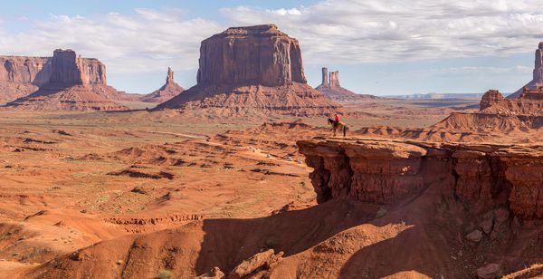Evasion avec visite guidée en 4x4 par un indien Navajo dans Monument Valley