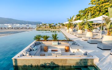 Lazure Marina & Hotel 5*