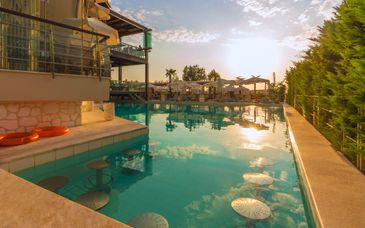 Cosmopolitan Hotel & Spa 4*