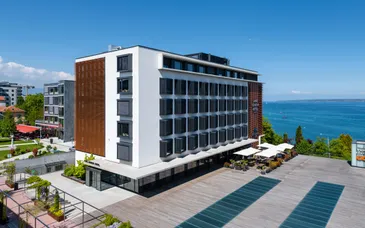 Lake Geneva Hotel 4*