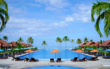 Le Menara Khao Lak Resort 5* y extensión posible en Phuket y Koh Phi Phi