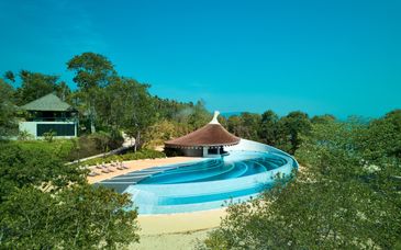 Hotel Andaman Cannacia Resort & Spa 4*, Hotel Island Escape Burasari 5* y Hotel Pullman Khao Lak Resort 5* con posible estancia en Bangkok