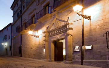 NH Palacio de Santa Marta 4*