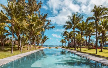 Outrigger Mauritius Beach Resort 4* S