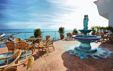 Lloyd's Baia Hotel 4*
