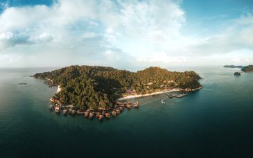Trio: Hotel Stripes Kuala Lumpur, Autograph Collection 5*, Cameron Highlands Resort 5* & Pangkor Laut Resort 5*