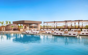 Duo: Hyatt Vivid Grand Island 5* & Secrets Tulum Resort & Beach Club 5*