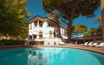 Hotel De La Ville 4*
