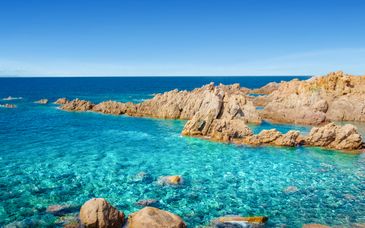 Hotel Club Rocca Dorada 4* con volo o Sardinia Ferries