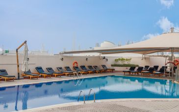 Mövenpick Bur Dubai by Accor 5* e Al Raha Beach Hotel 5*