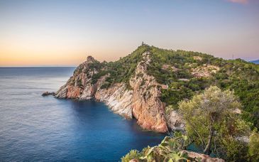 Arbatax Park Hotel Borgo Cala Moresca 4* con volo o Sardinia Ferries