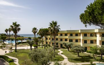 Hotel Village Paradise 4*