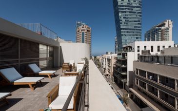 Lily & Bloom Boutique Hotel