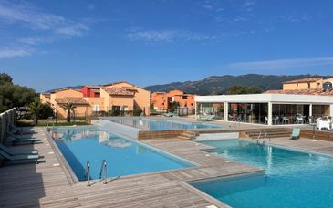 Residence Les Hameaux de Saint Cyprien con volo o Sardinia Ferries