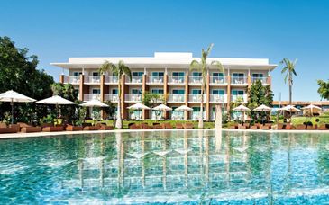 Combinado 5*: Nacional de Cuba y Playa Vista Azul 