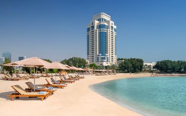 The Ritz-Carlton, Doha 5* e The Naka Island, a Luxury Collection Resort & Spa, Phuket 5*