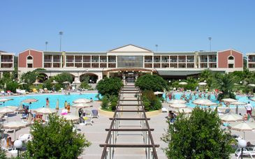 Akiris Holiday Village 4*