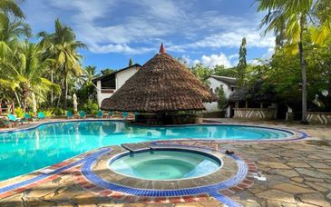Pinewood Beach Resort & Spa 4* e possibile safari