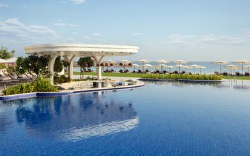 The St. Regis Al Mouj Muscat Resort 5* con possibile prolungamento all'Hotel Indigo Jabal Akhdar Resort & Spa by IHG 4*