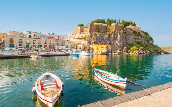 A partir de 7 nuits : Excursion d'une journée en bateau vers les îles de Lipari et Salina