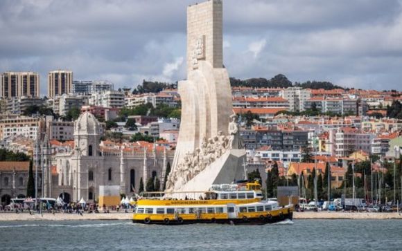 Pase de barco con paradas múltiples para descubrir Lisboa