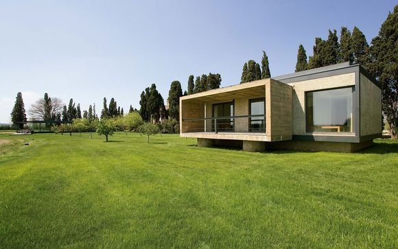 Moderno diseño rodeado de naturaleza con acceso a spa