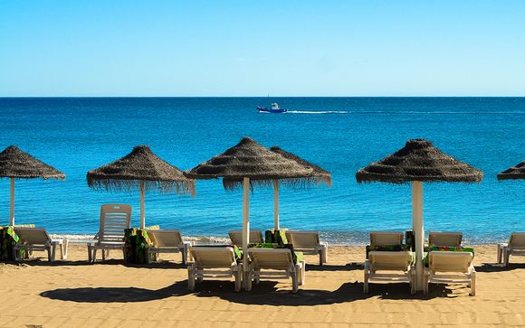 Disfruta del sur frente al mar con media pensión
