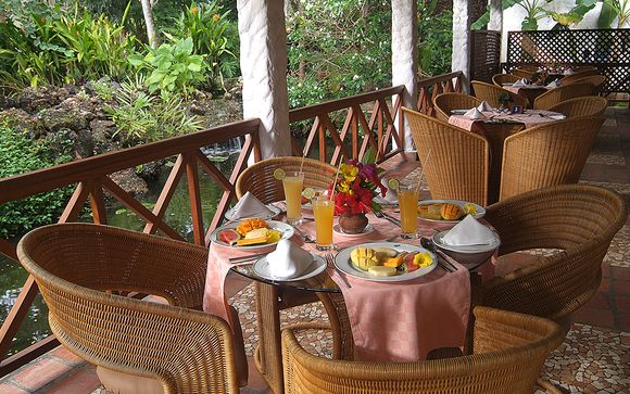 Pinewood Beach Resort & Spa 4*