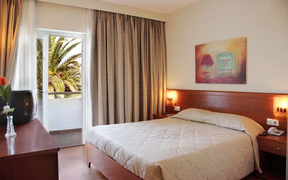 Sandy Beach Hotel le abre sus puertas