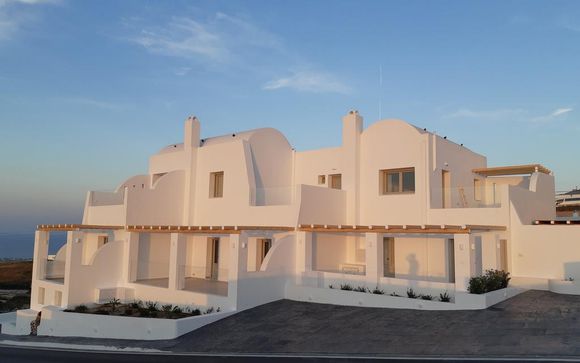 Symphony Suites Santorini o similar