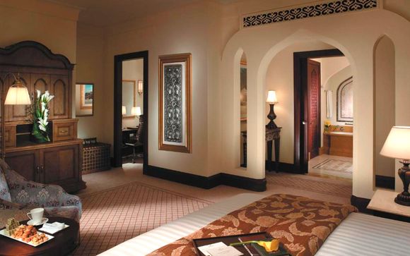 Shangri-La Hotel, Qaryat al Beri 5*