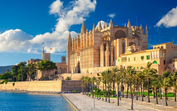 Entrée à la cathédrale de Palma